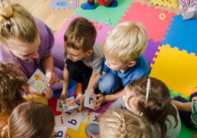 GARDE D&rsquo;ENFANTS : l&rsquo;UFC DEMANDE LA CRÉATION D&rsquo;UN « DROIT OPPOSABLE » (*)